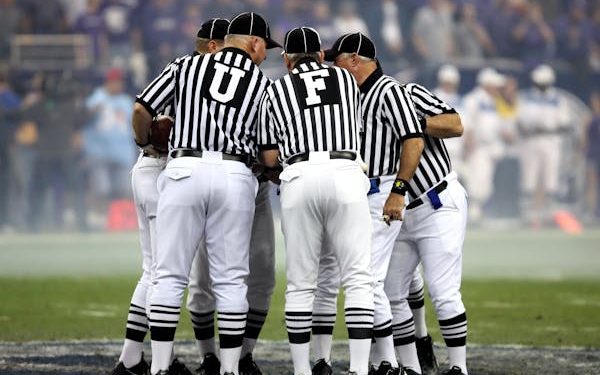 VAR dans le football : Une nouvelle ère d’équité ou une perturbation du jeu ?