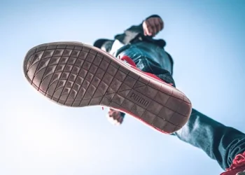 Puma : De la Cour aux Rues – Comment la Marque Navigue dans le Paysage Évolutif du Sport