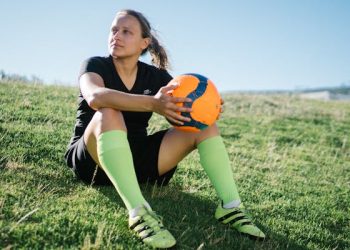 Les Femmes Pionnières dans le Football : Surmonter les Obstacles et Atteindre la Gloire