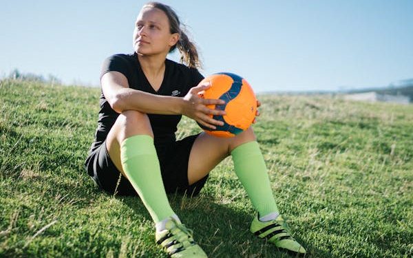 Les Femmes Pionnières dans le Football : Surmonter les Obstacles et Atteindre la Gloire