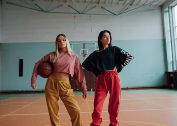 L’intersection de la mode et du sport : Comment l’athleisure a envahi nos garde-robes