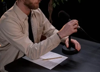 Pat McAfee : De la NFL aux Studios, une Ascension Inégalée