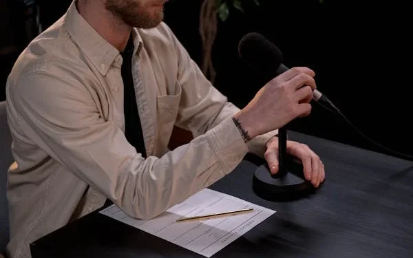 Pat McAfee : De la NFL aux Studios, une Ascension Inégalée